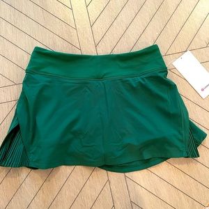 Lululemon everglade green NWTs play off pleats skirt